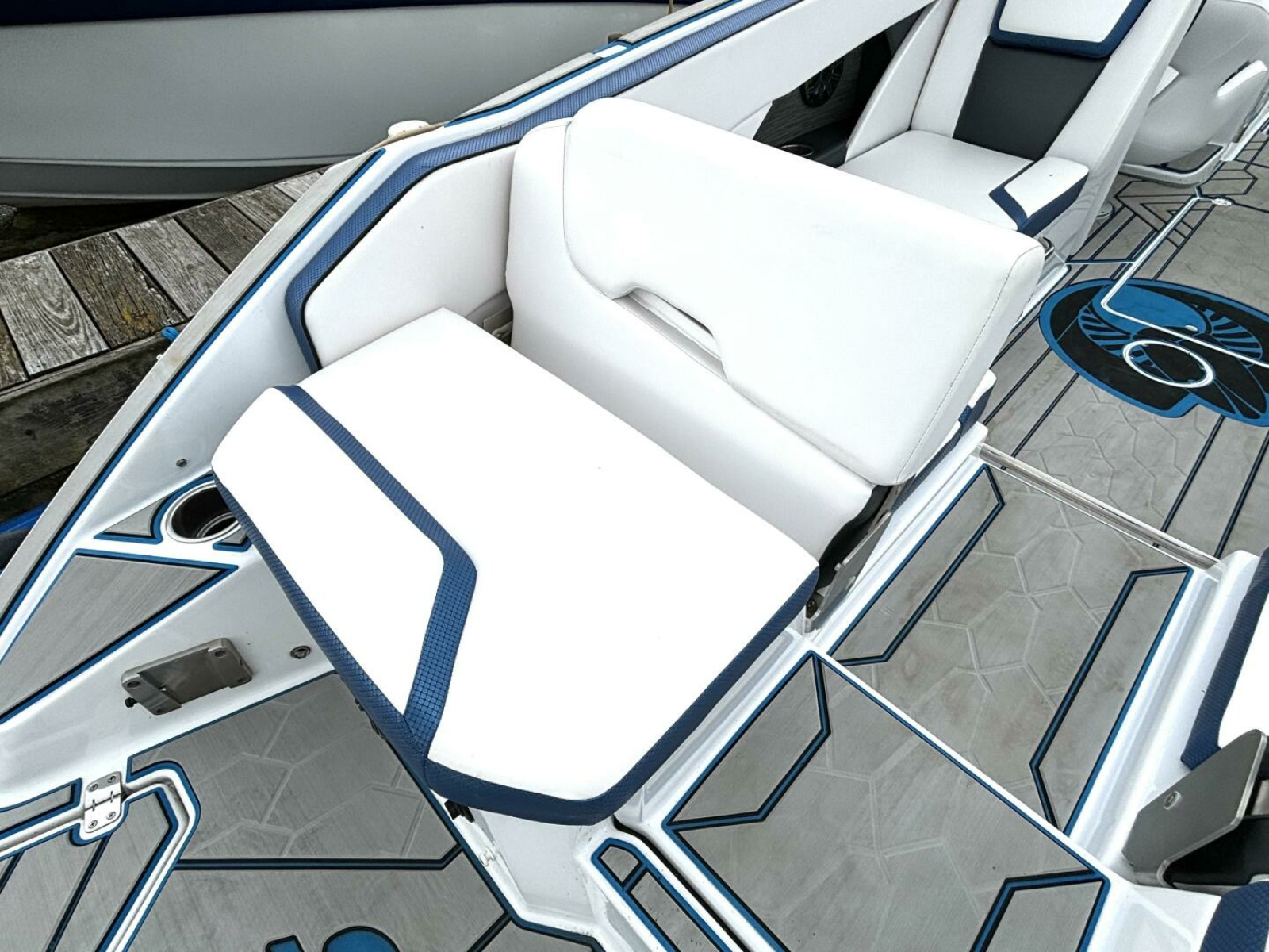 2020 Scarab 255 ID Wake 25