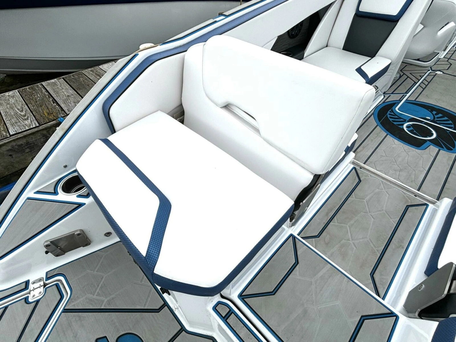 2020 Scarab 255 ID Wake 25