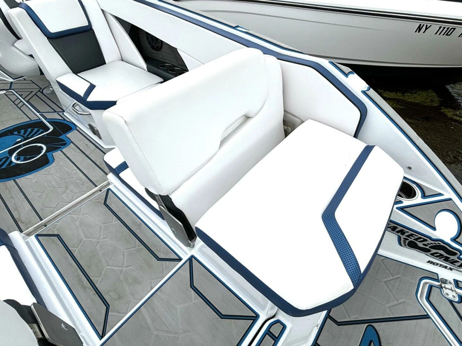 2020 Scarab 255 ID Wake 25