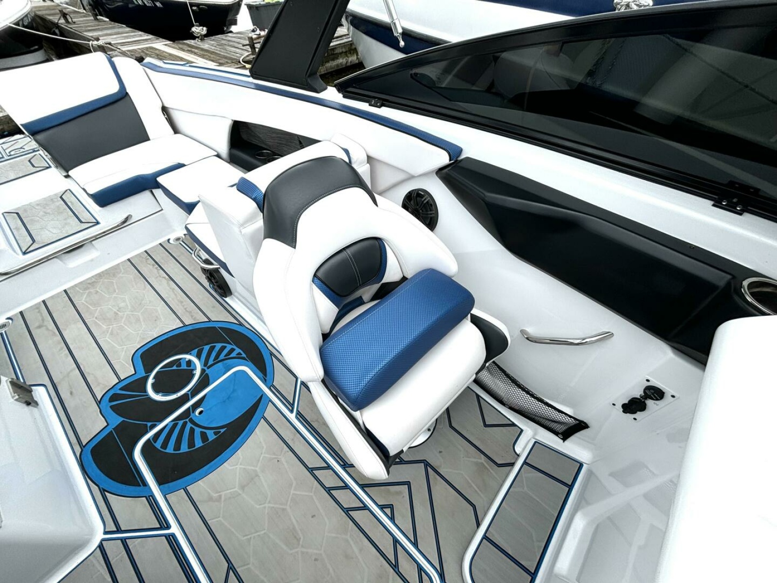 2020 Scarab 255 ID Wake 25