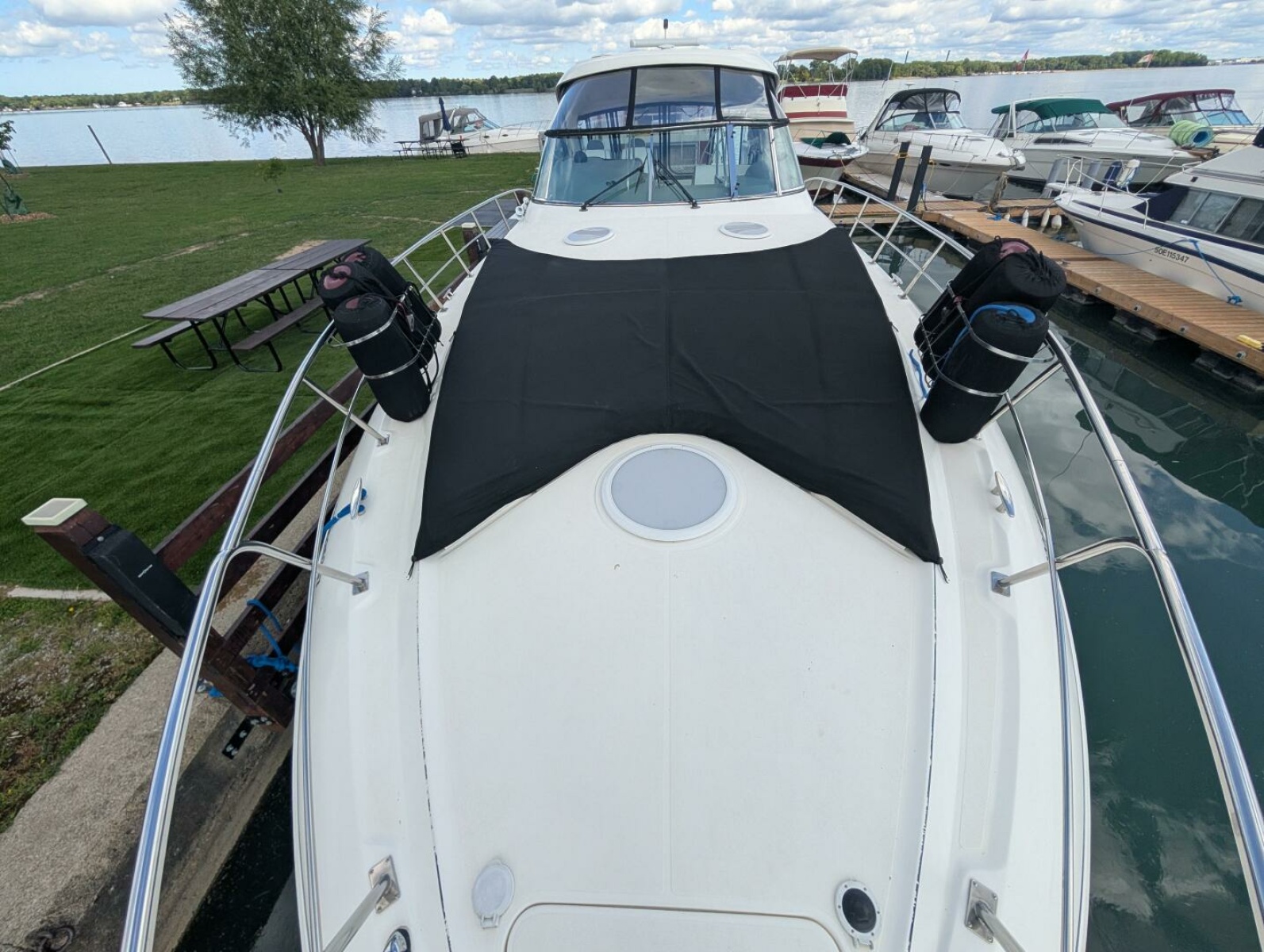 2007 Cruisers Yachts 520 Express 52