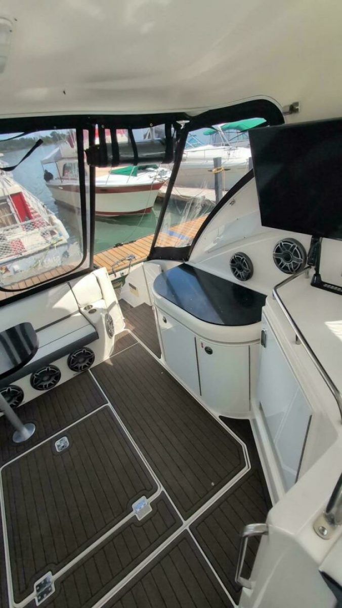 2007 Cruisers Yachts 520 Express 52