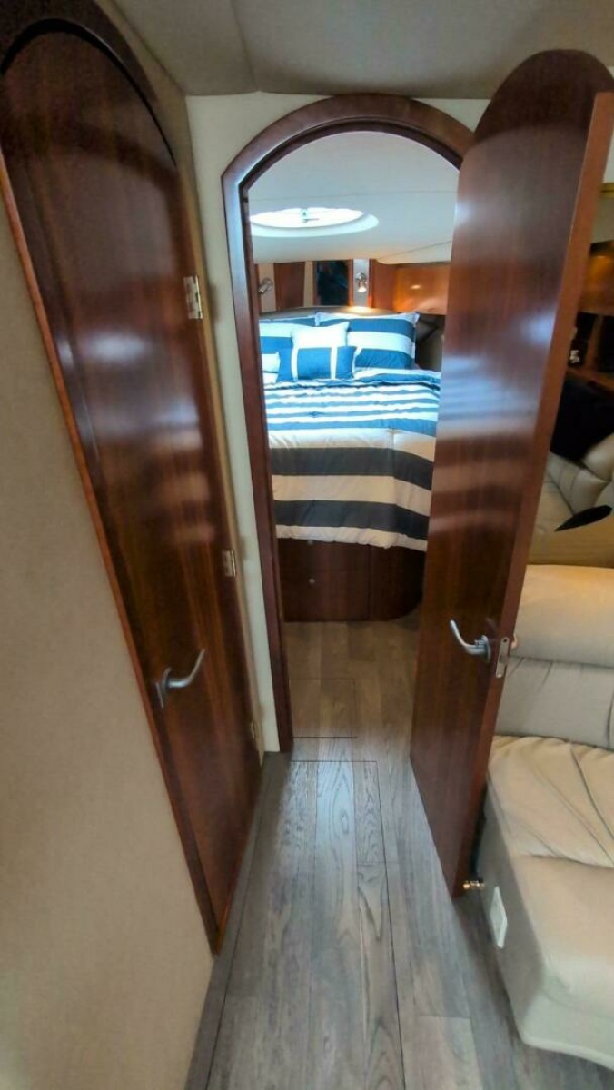 2007 Cruisers Yachts 520 Express 52