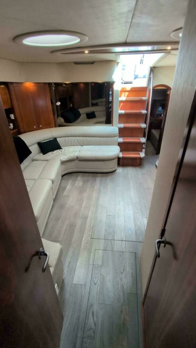 2007 Cruisers Yachts 520 Express 52