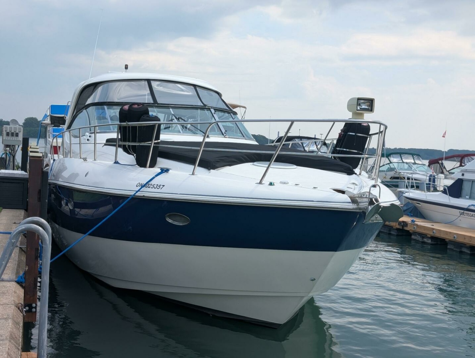 2007 Cruisers Yachts 520 Express 52