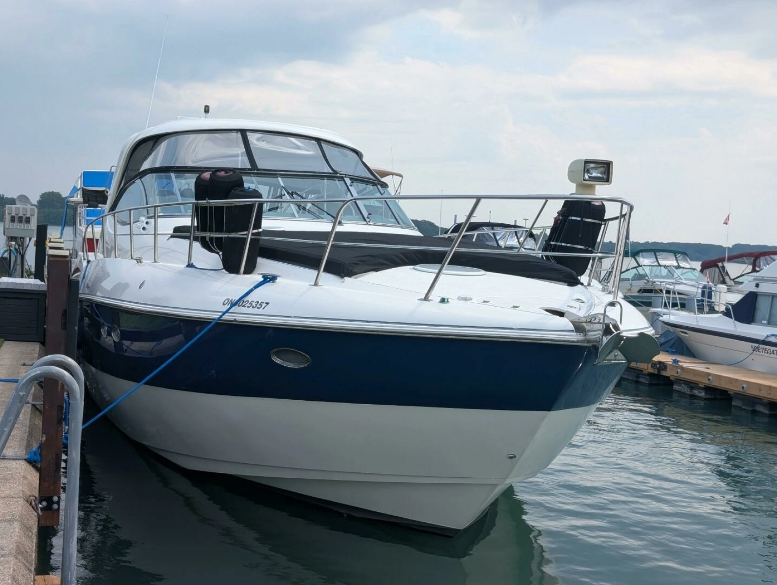 2007 Cruisers Yachts 520 Express 52