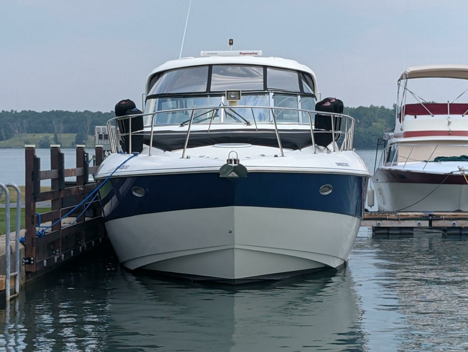 2007 Cruisers Yachts 520 Express 52