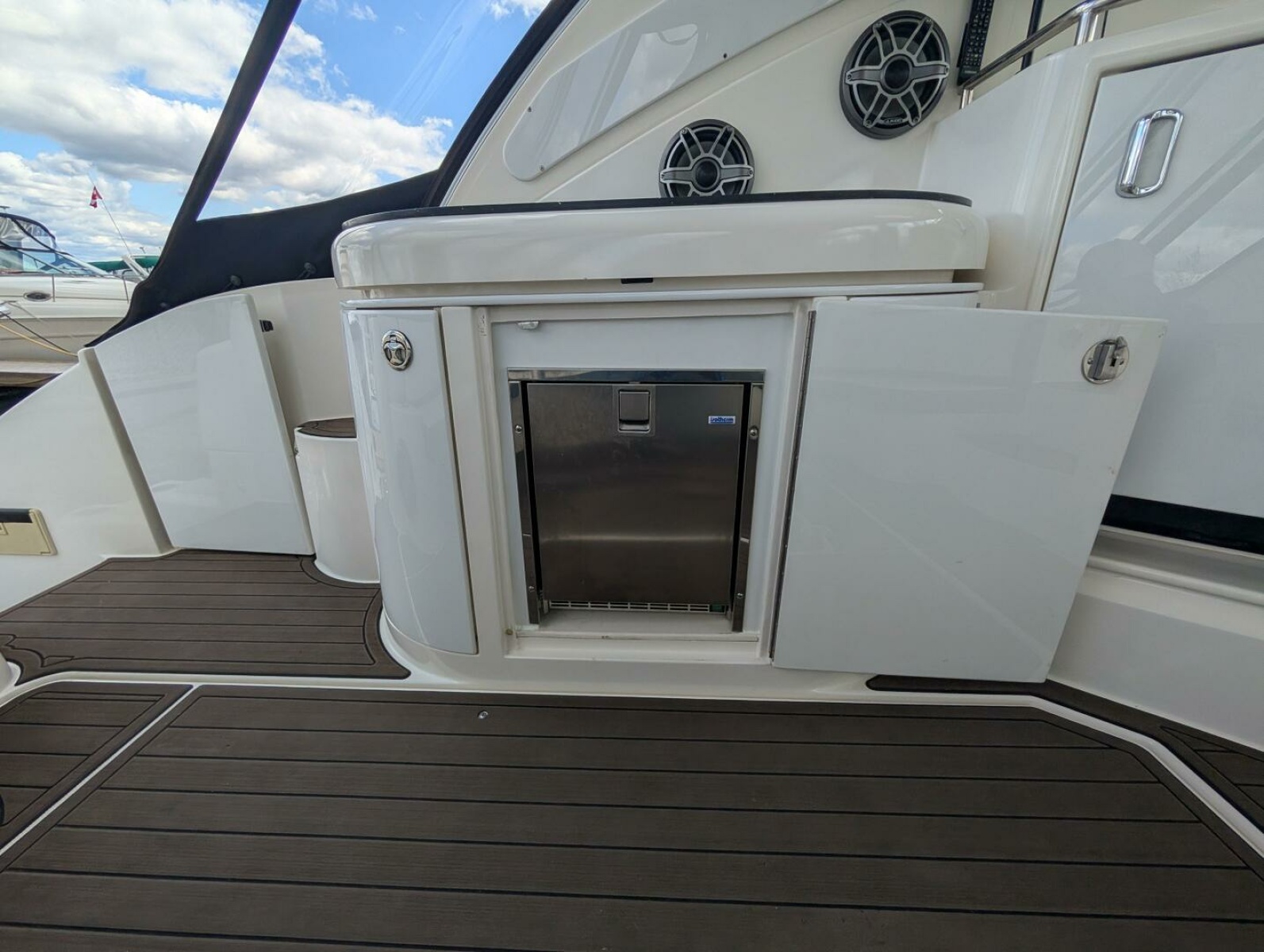 2007 Cruisers Yachts 520 Express 52