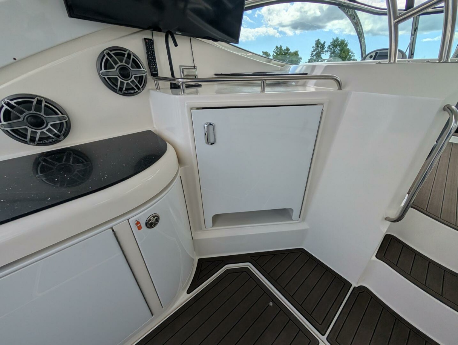 2007 Cruisers Yachts 520 Express 52