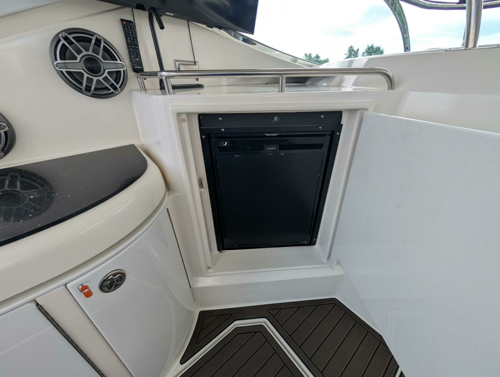 2007 Cruisers Yachts 520 Express 52