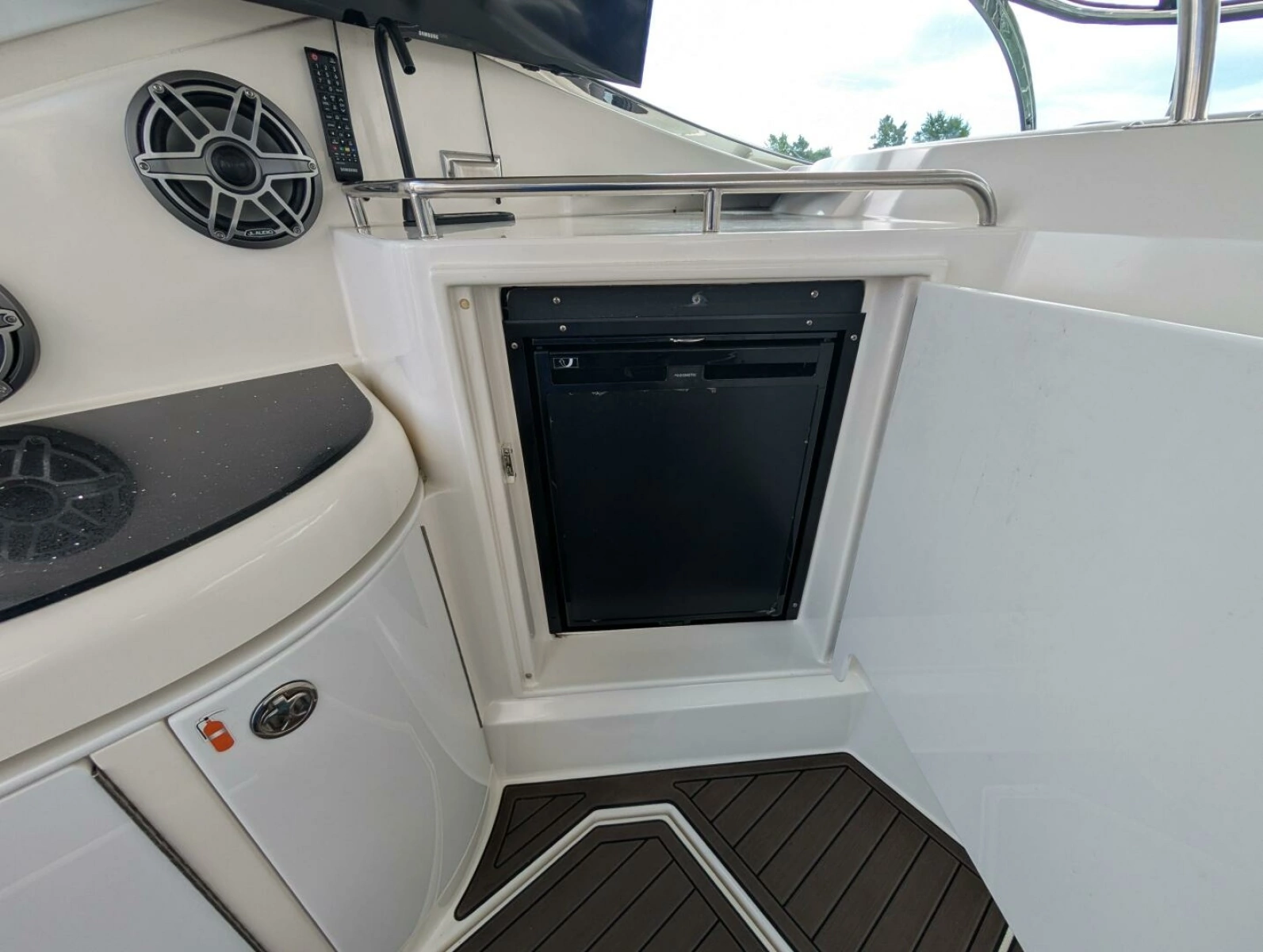 2007 Cruisers Yachts 520 Express 52