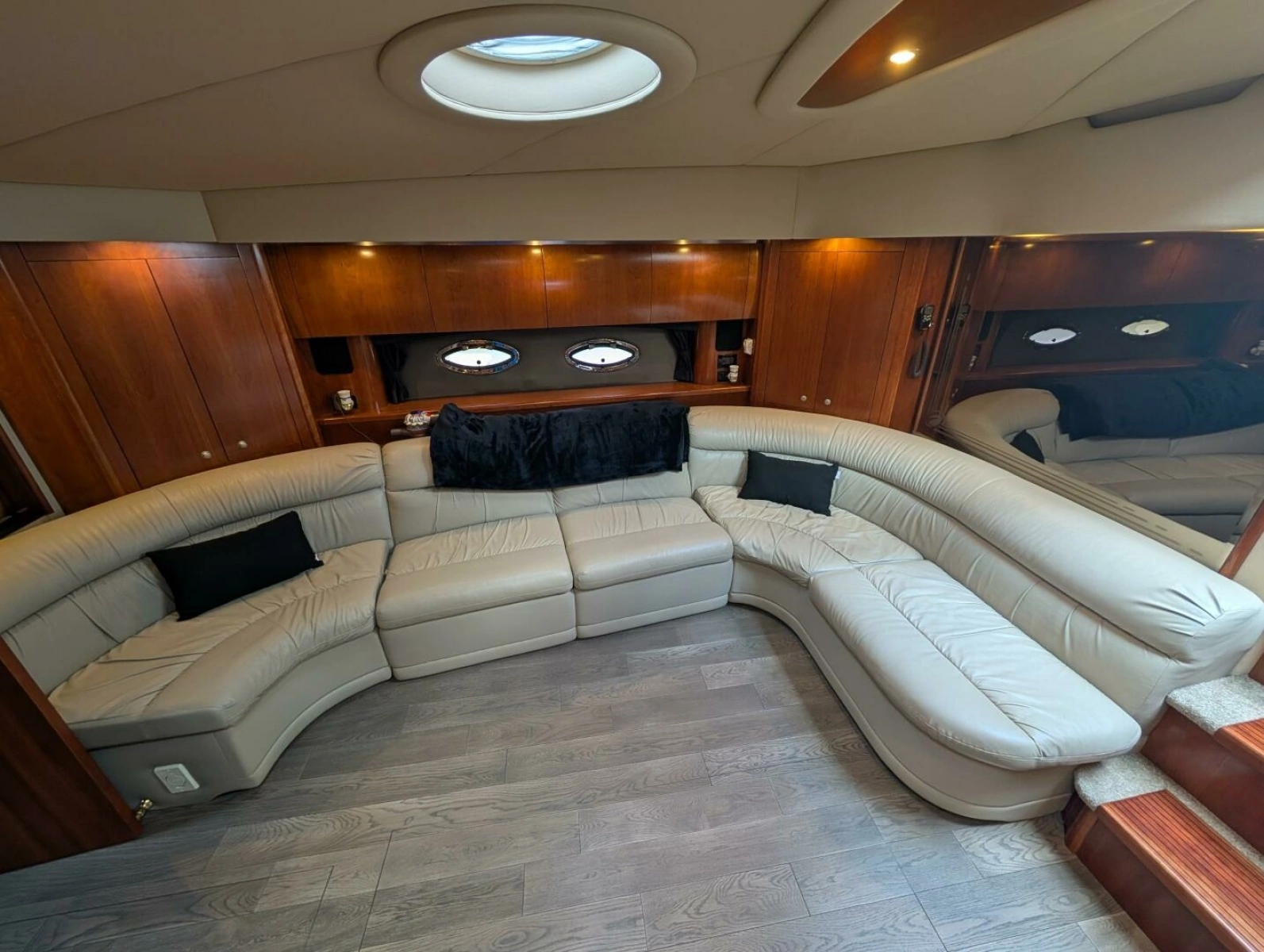 2007 Cruisers Yachts 520 Express 52