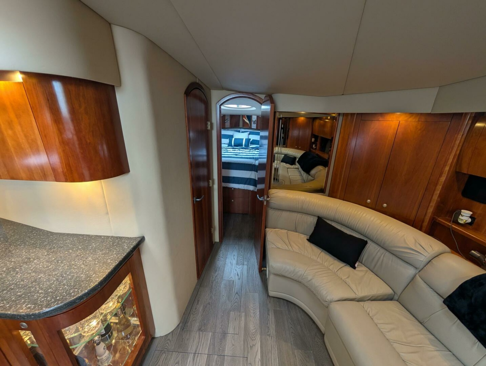 2007 Cruisers Yachts 520 Express 52