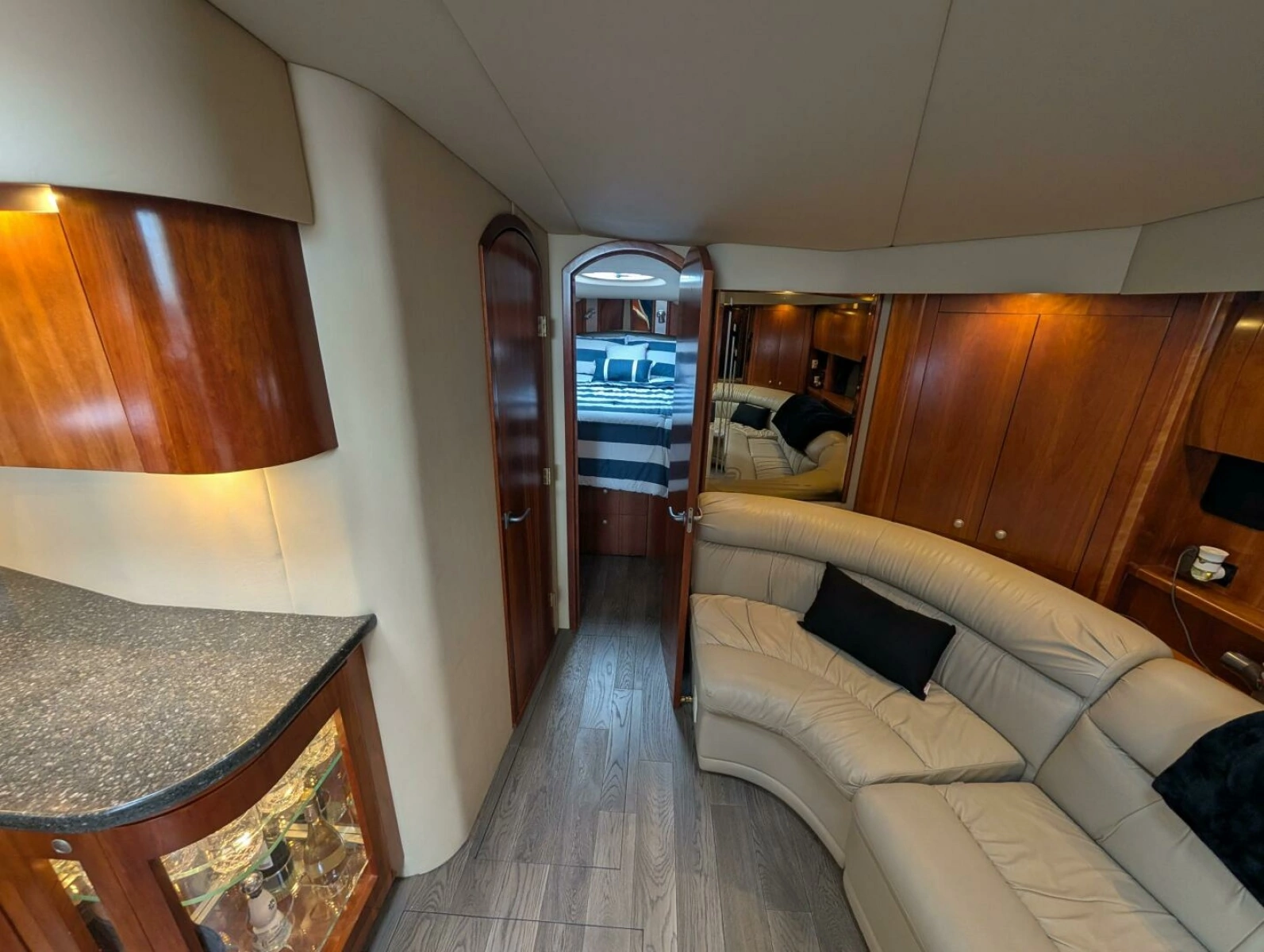 2007 Cruisers Yachts 520 Express 52