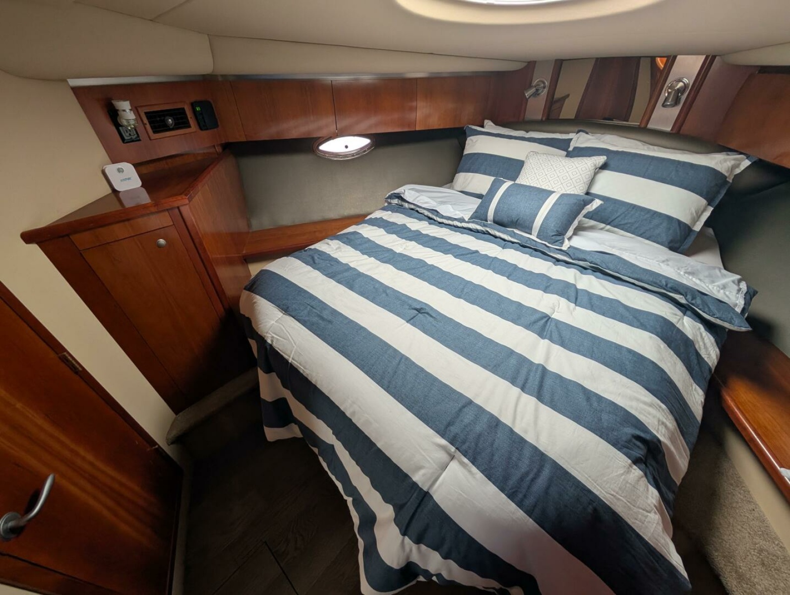 2007 Cruisers Yachts 520 Express 52