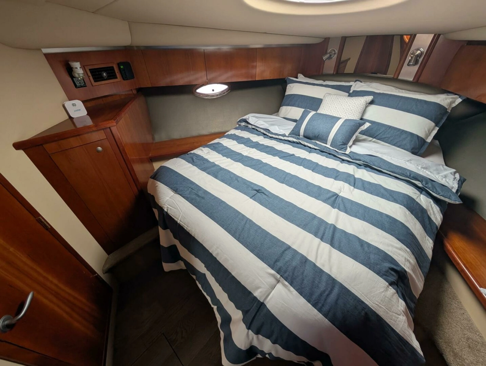 2007 Cruisers Yachts 520 Express 52