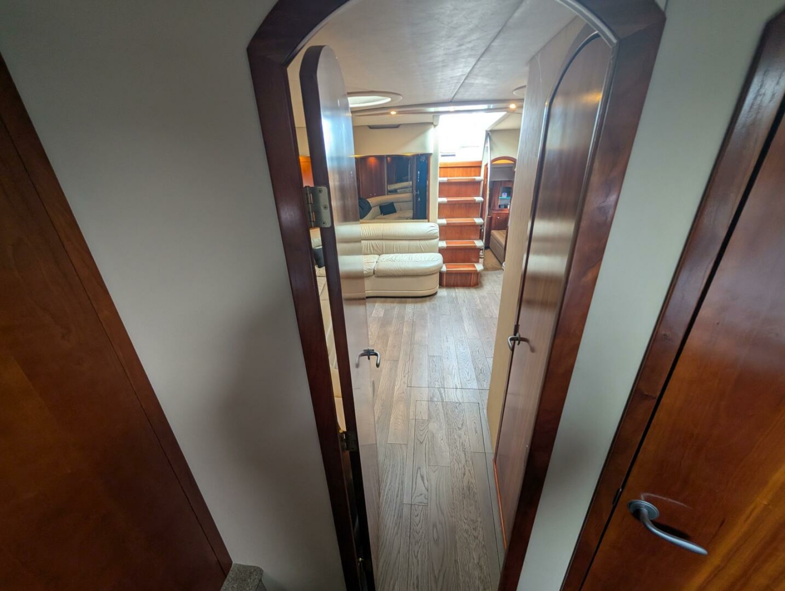 2007 Cruisers Yachts 520 Express 52