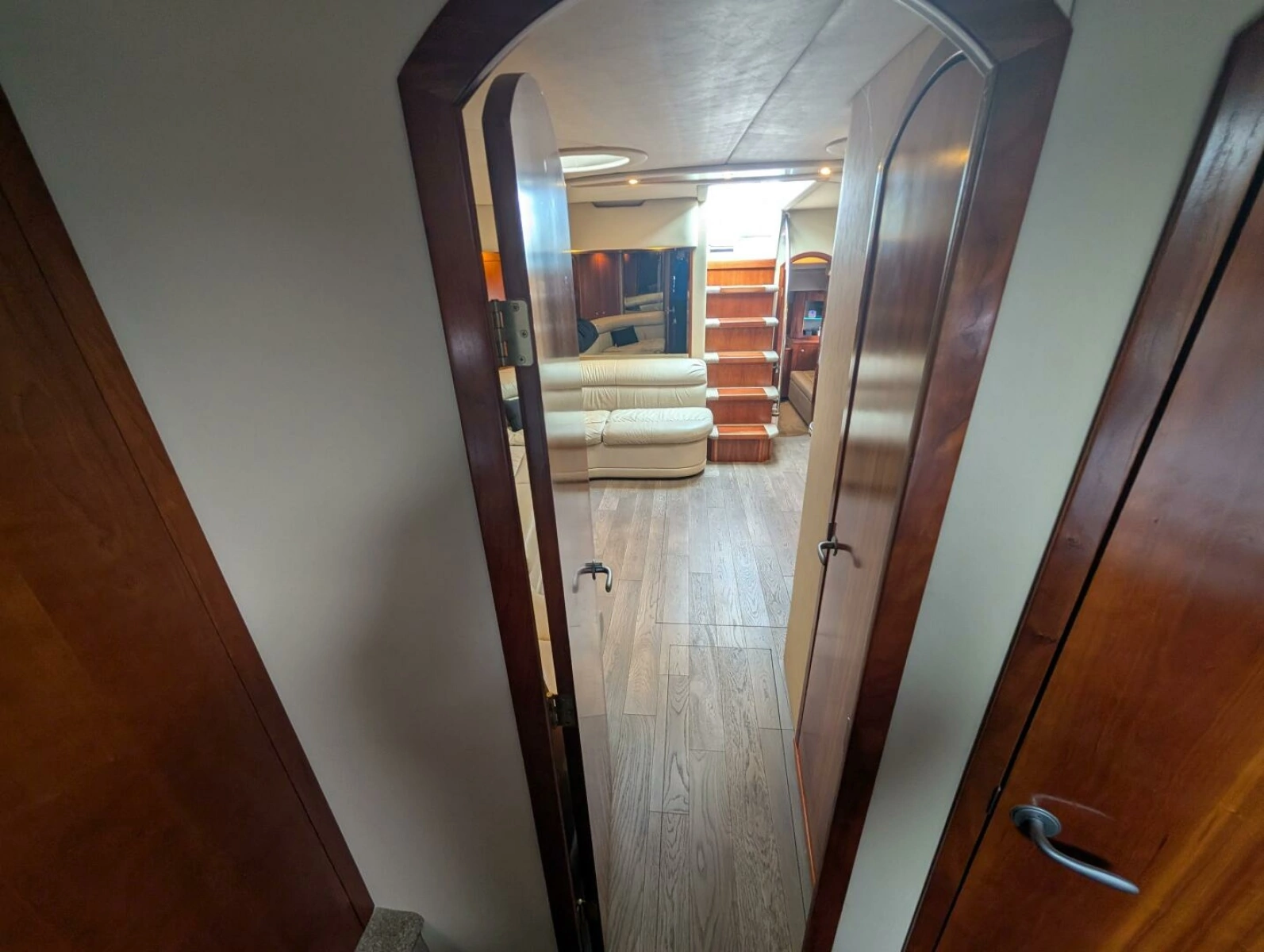 2007 Cruisers Yachts 520 Express 52
