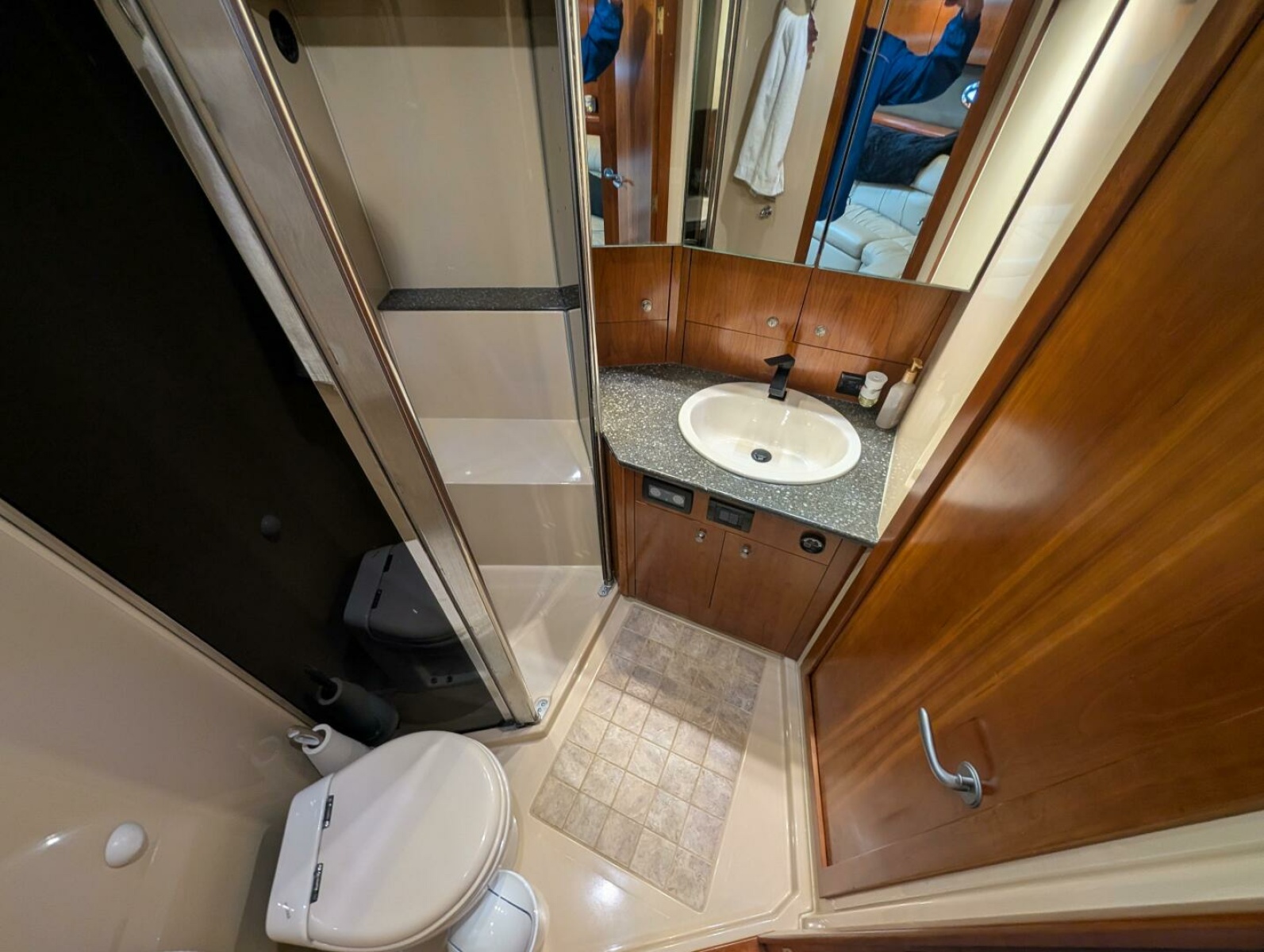 2007 Cruisers Yachts 520 Express 52