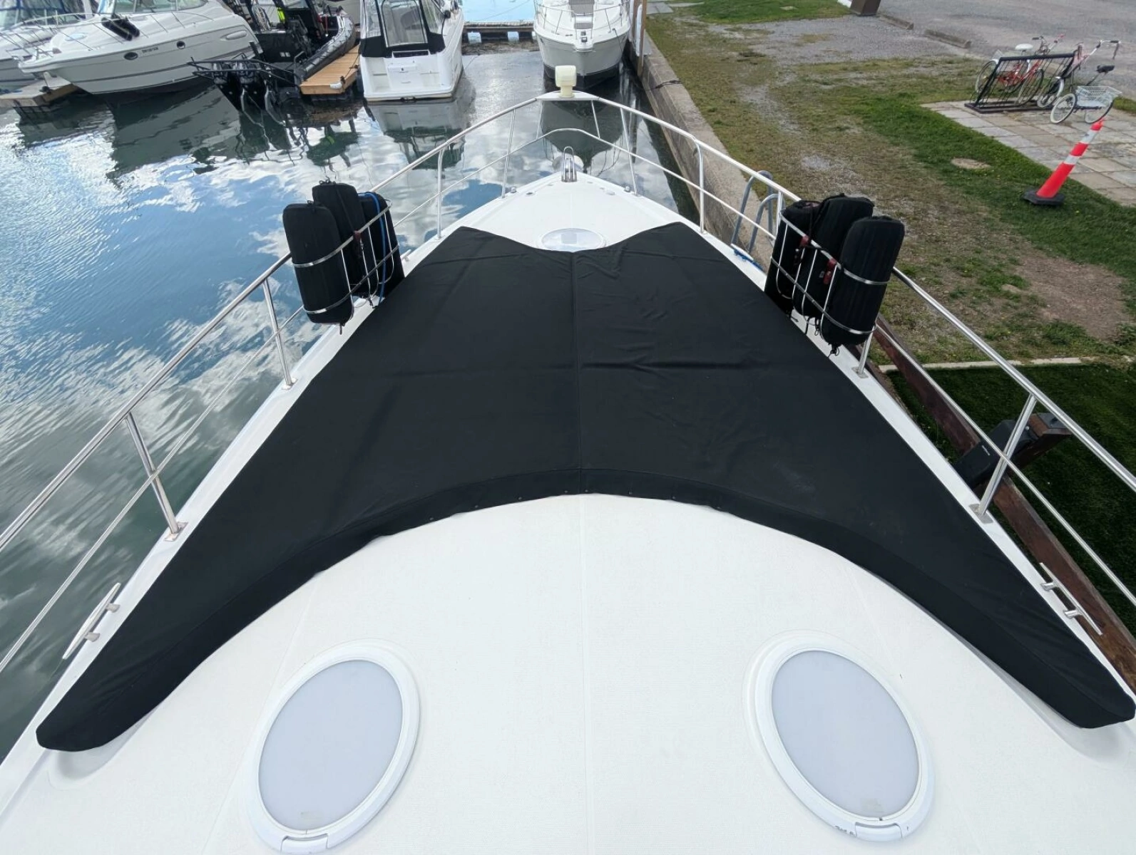 2007 Cruisers Yachts 520 Express 52