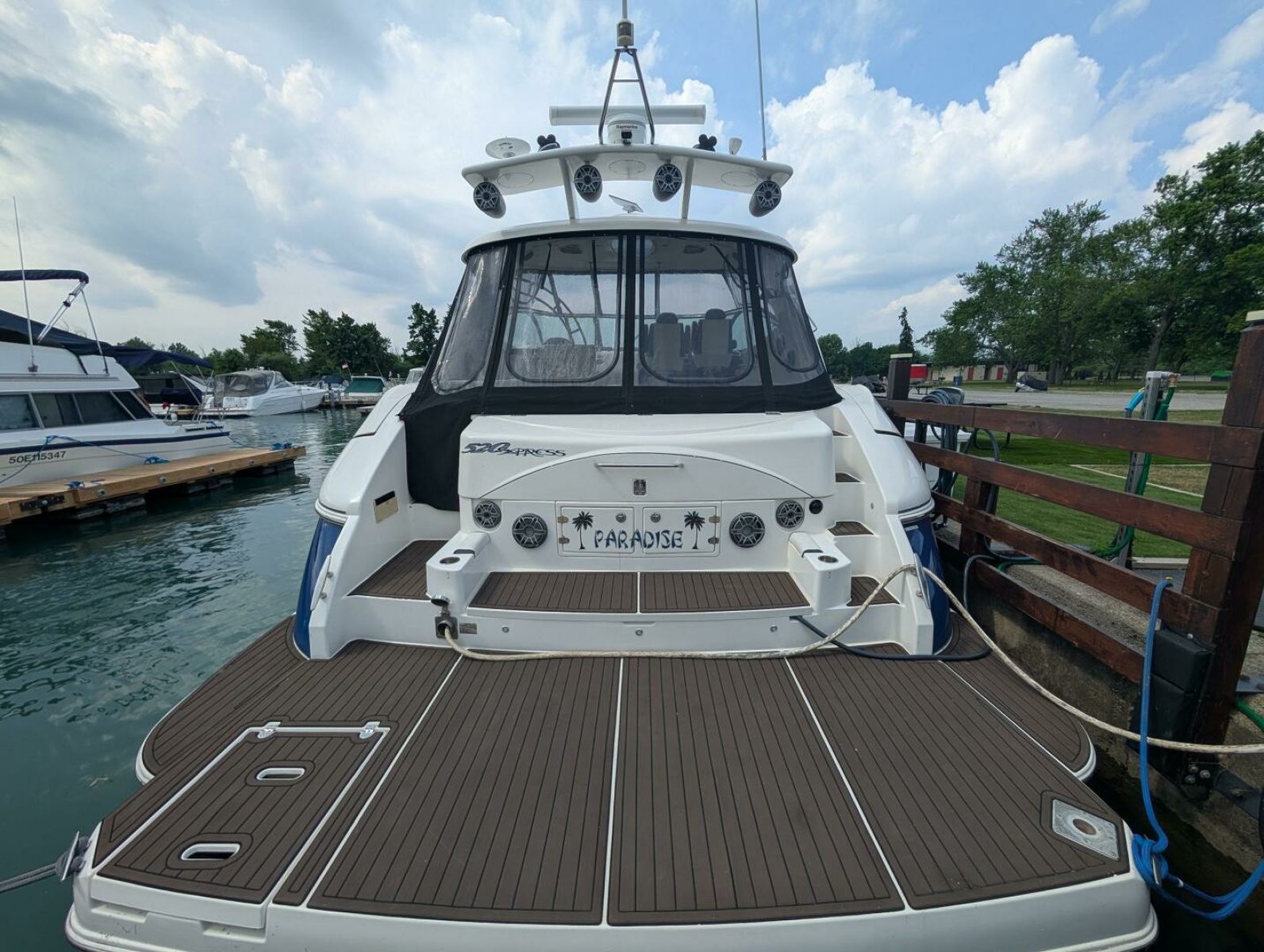 2007 Cruisers Yachts 520 Express 52