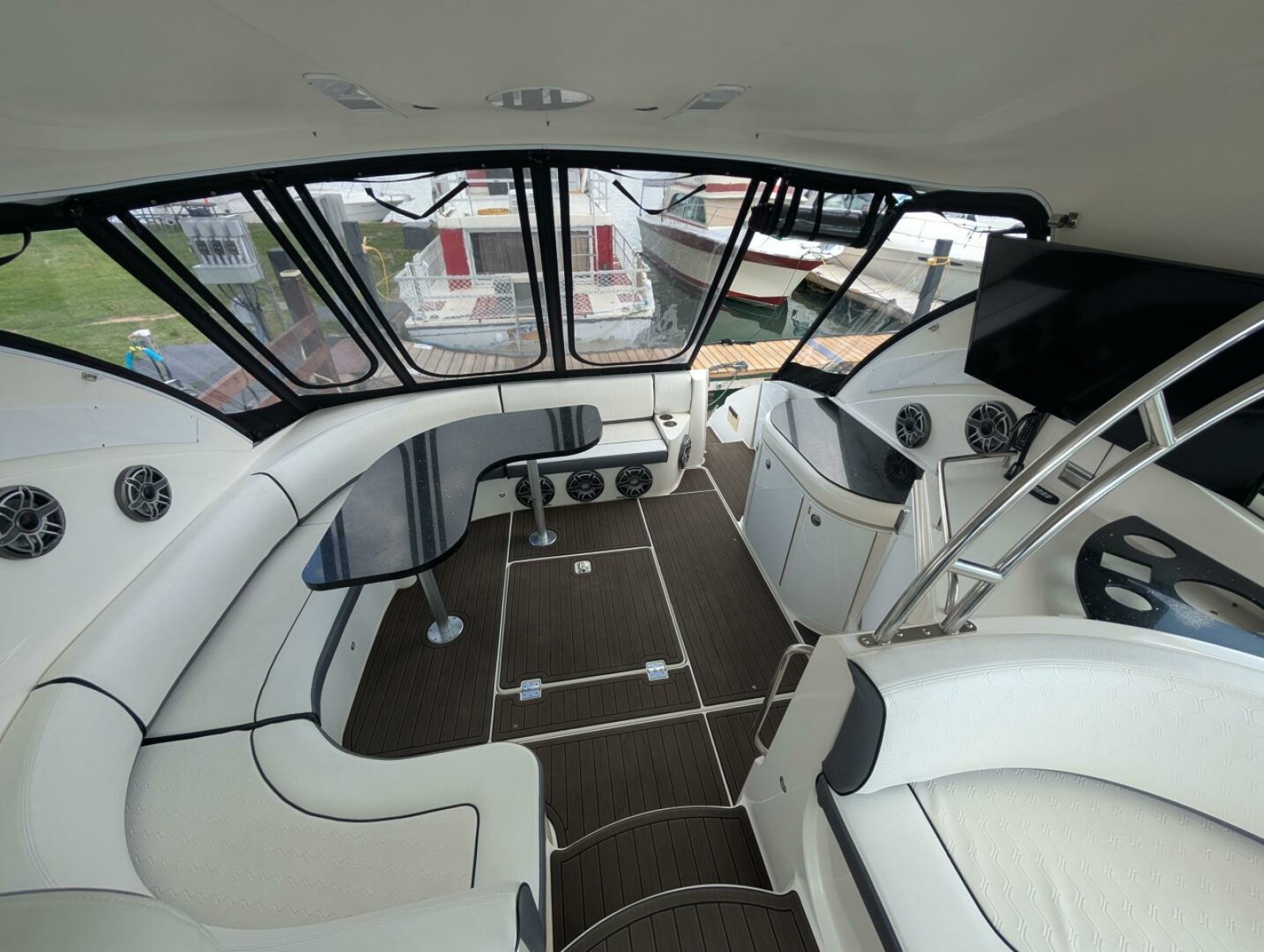 2007 Cruisers Yachts 520 Express 52