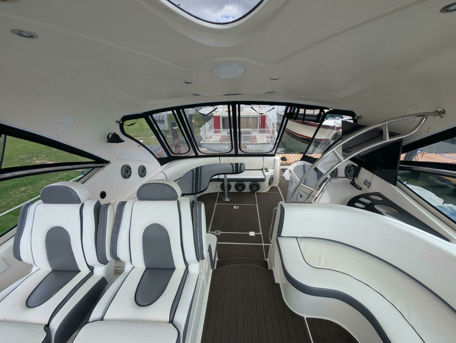 2007 Cruisers Yachts 520 Express 52