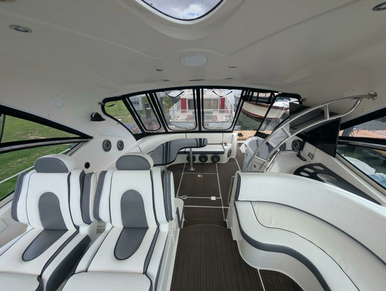 2007 Cruisers Yachts 520 Express 52