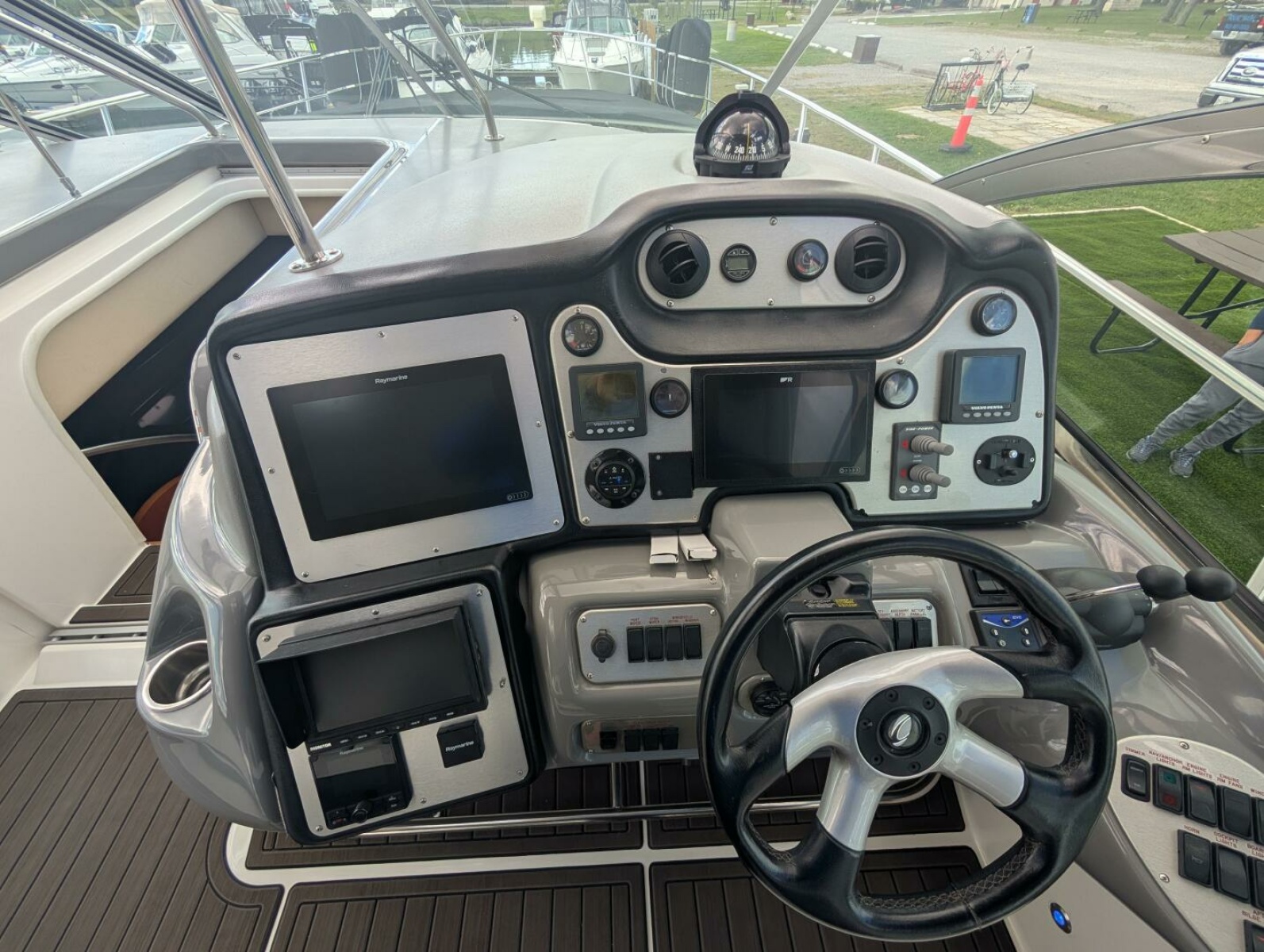 2007 Cruisers Yachts 520 Express 52