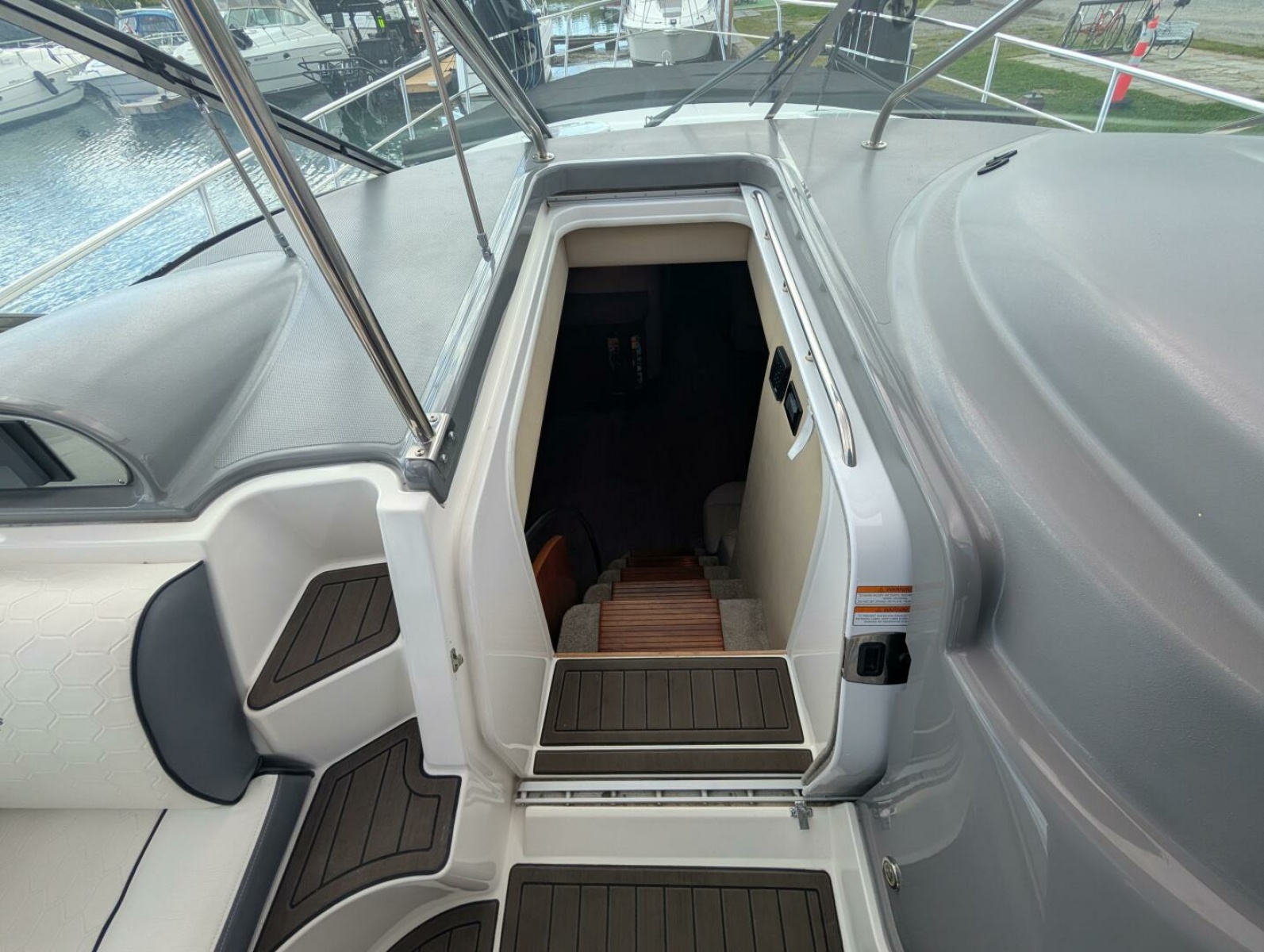 2007 Cruisers Yachts 520 Express 52