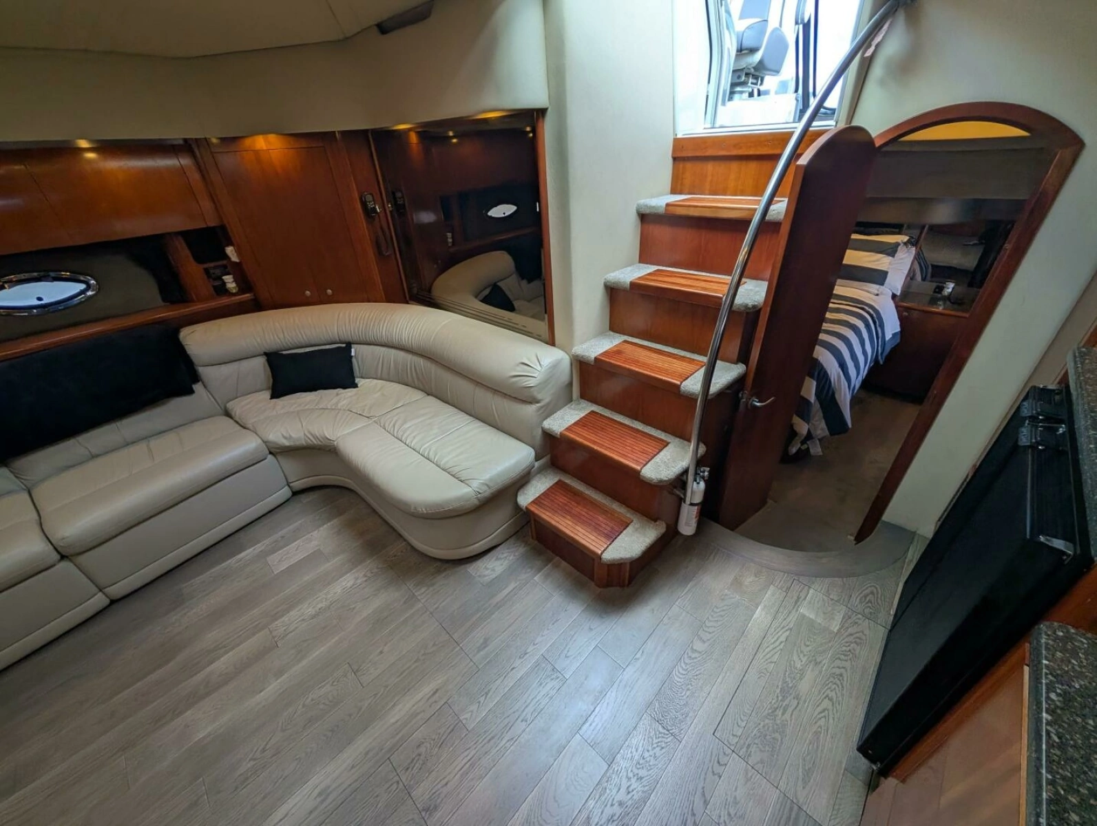 2007 Cruisers Yachts 520 Express 52