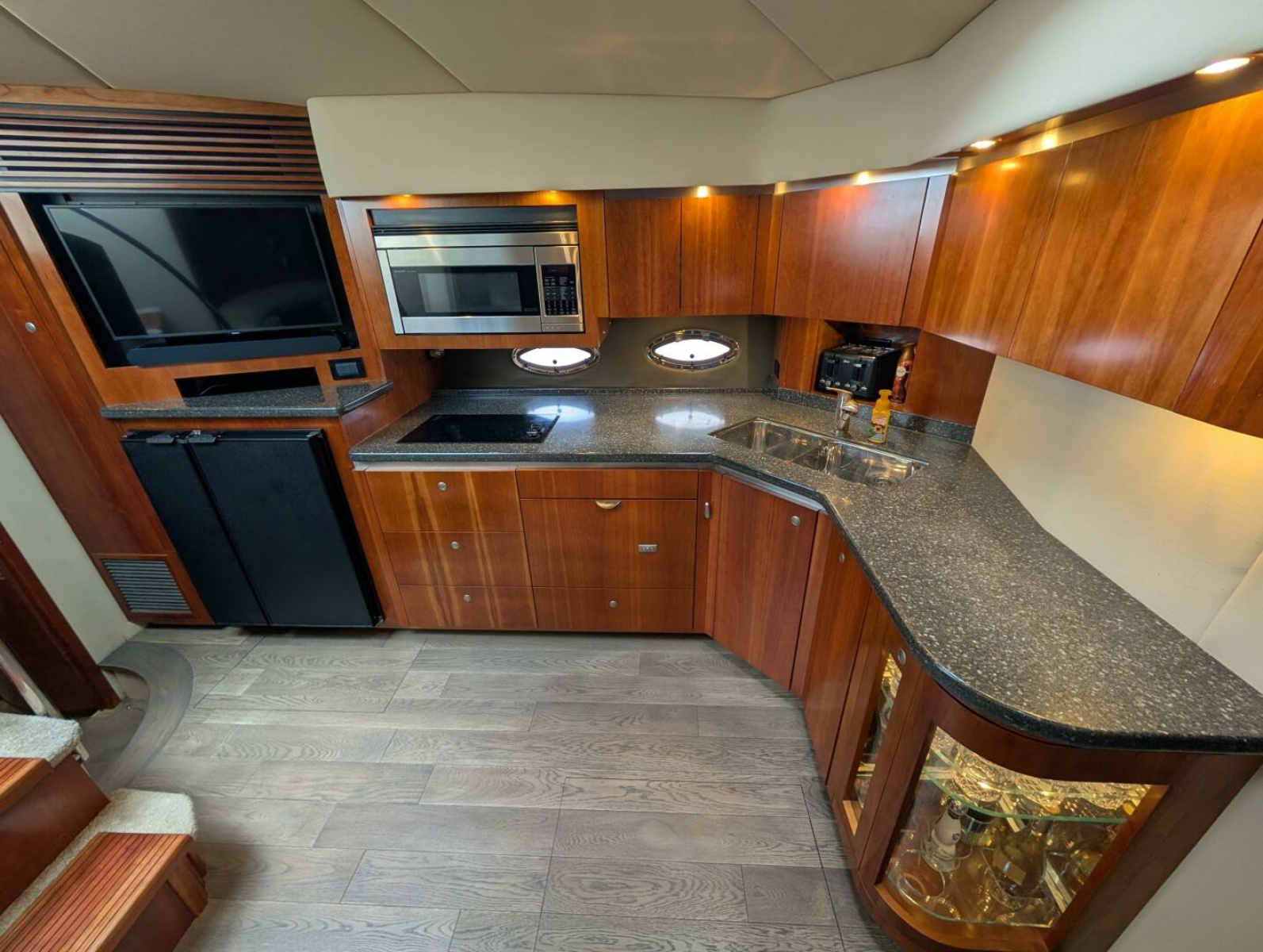 2007 Cruisers Yachts 520 Express 52