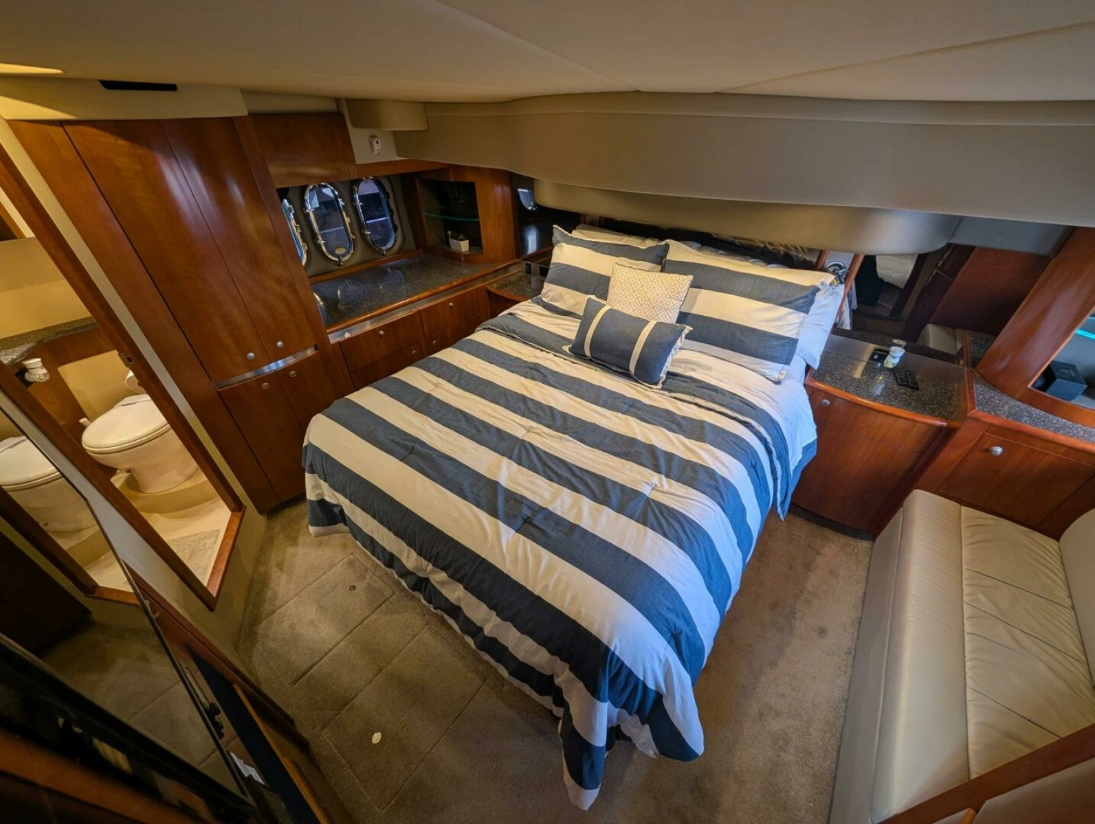 2007 Cruisers Yachts 520 Express 52