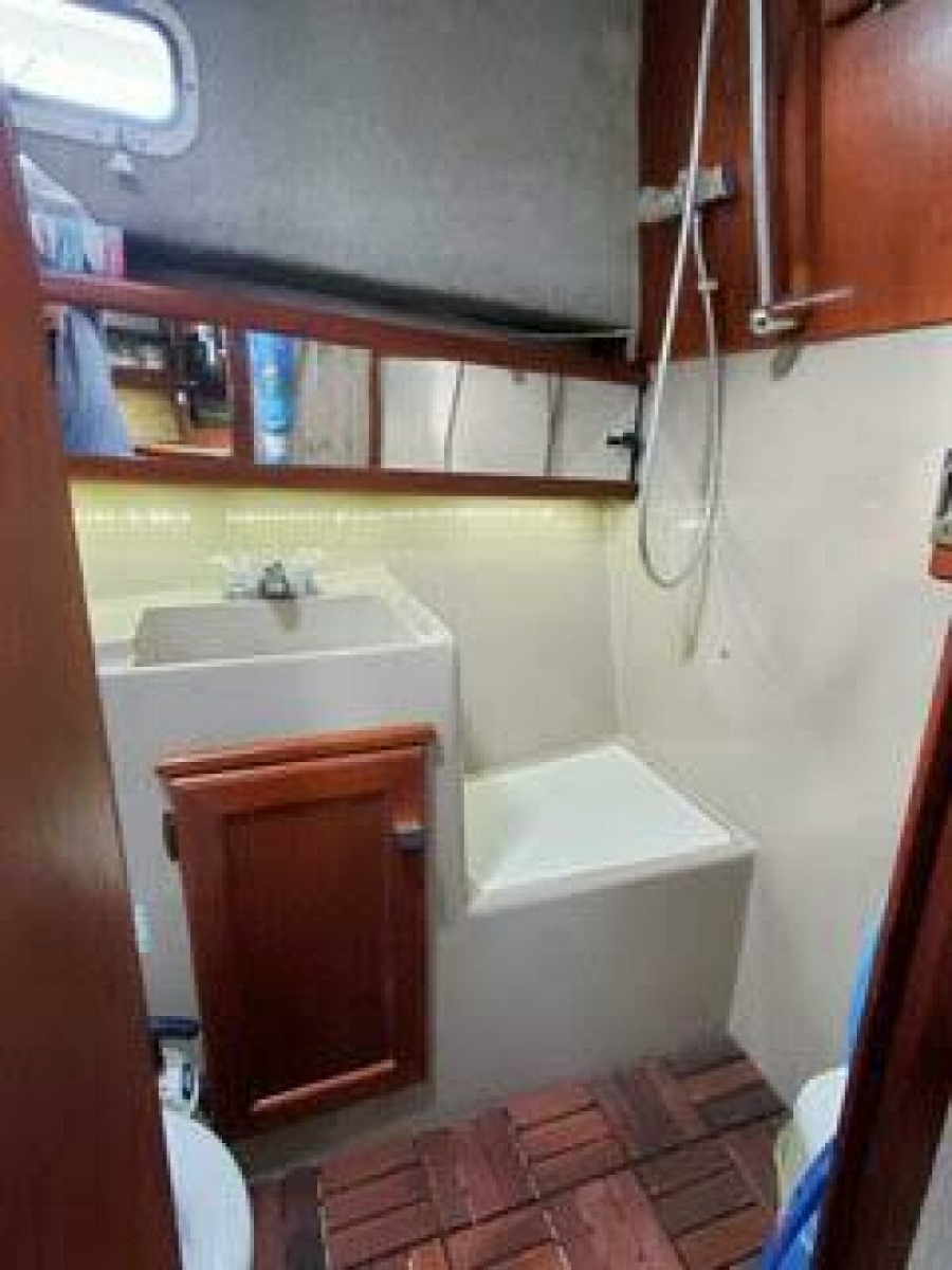 1986 Bayliner 3270 32