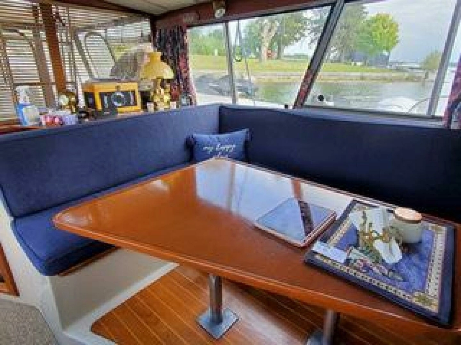 1986 Bayliner 3270 32