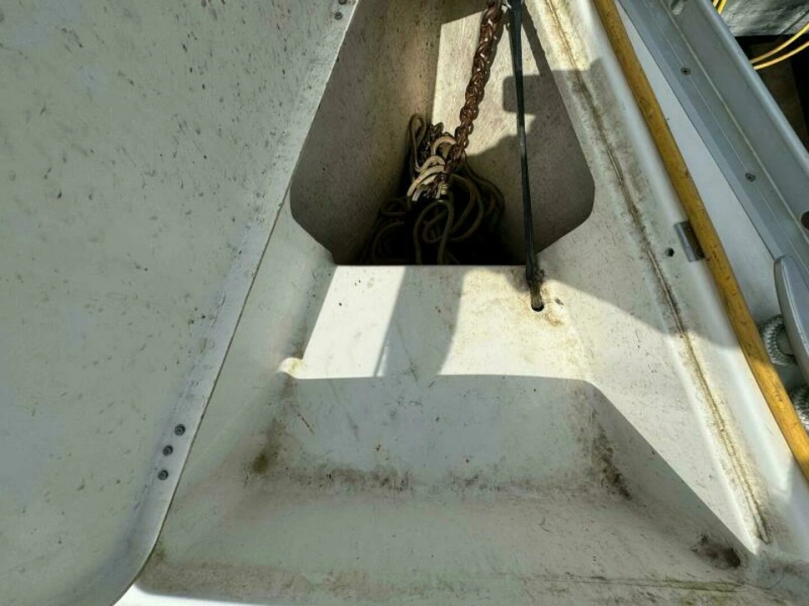 2004 Beneteau 323 32