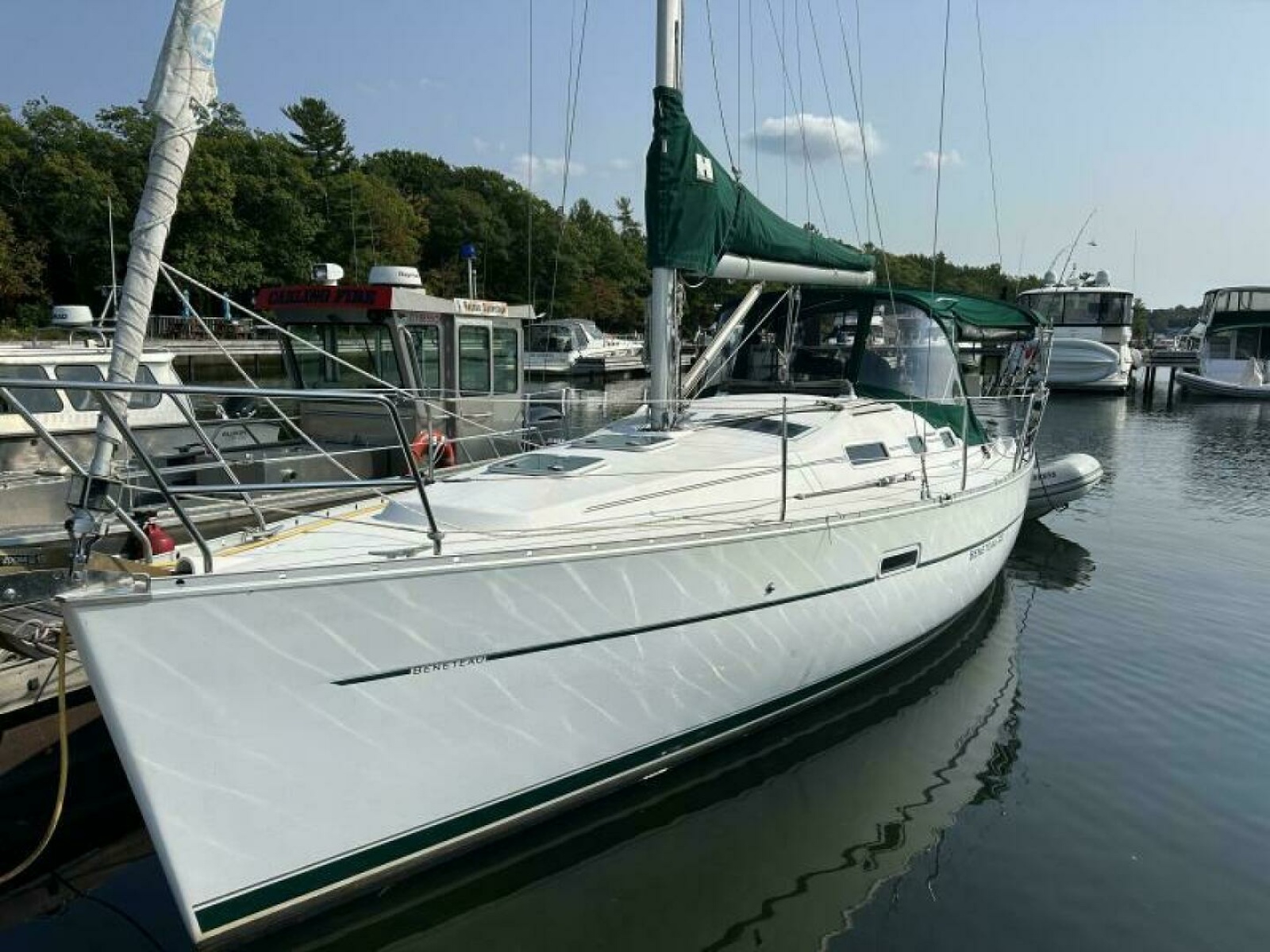 2004 Beneteau 323 32