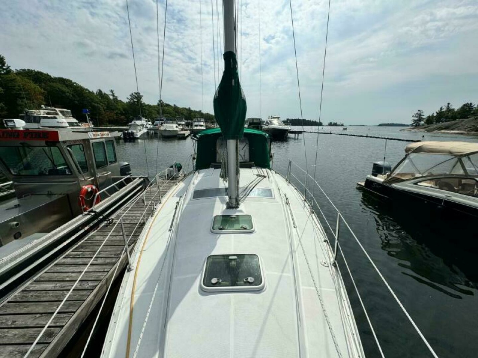 2004 Beneteau 323 32
