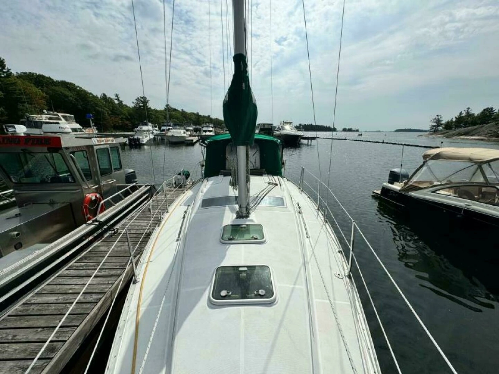 2004 Beneteau 323 32