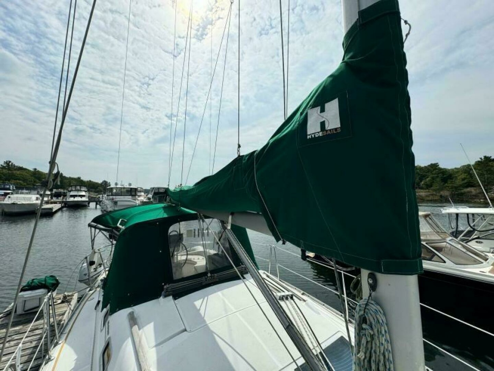 2004 Beneteau 323 32