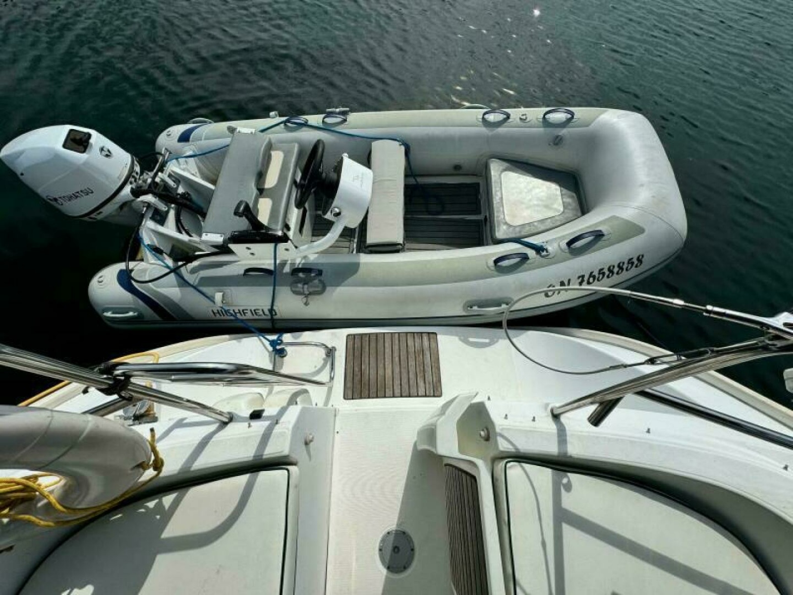 2004 Beneteau 323 32