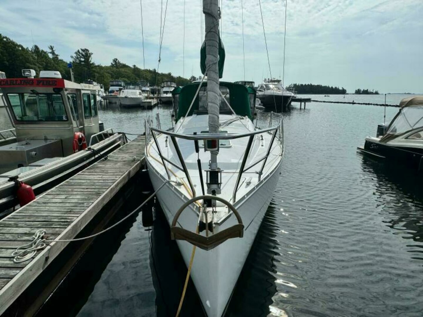 2004 Beneteau 323 32
