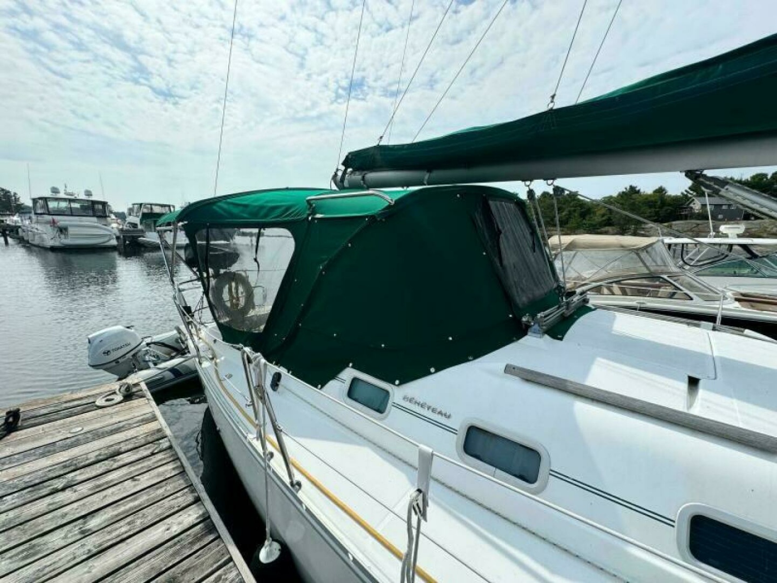 2004 Beneteau 323 32