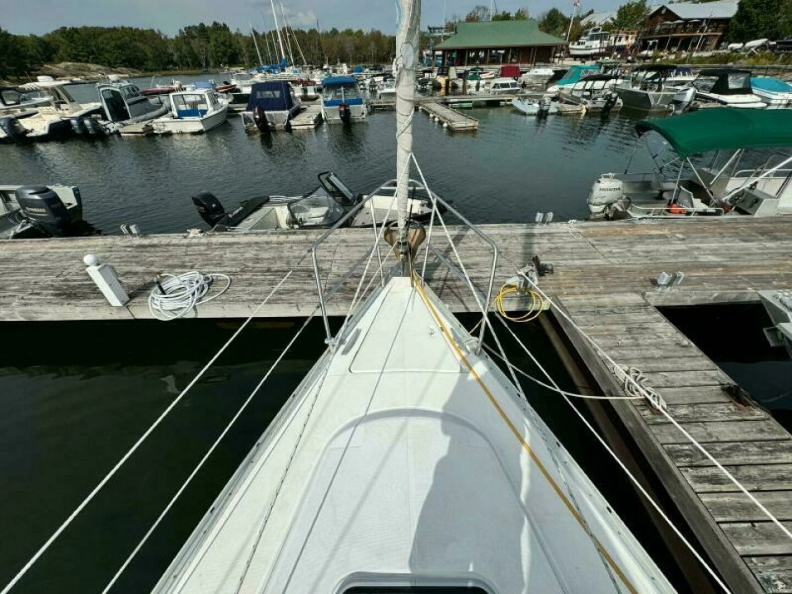 2004 Beneteau 323 32