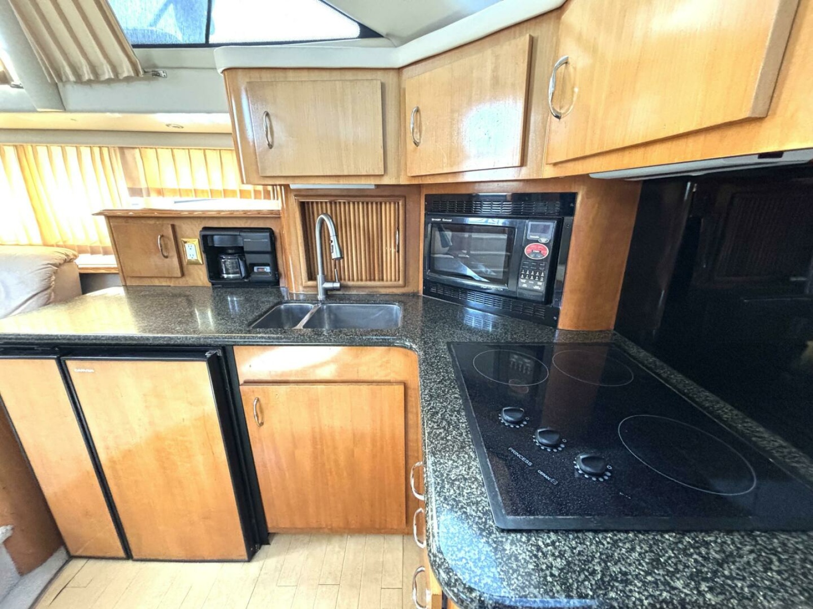 2003 Carver 396 Motor Yacht 39