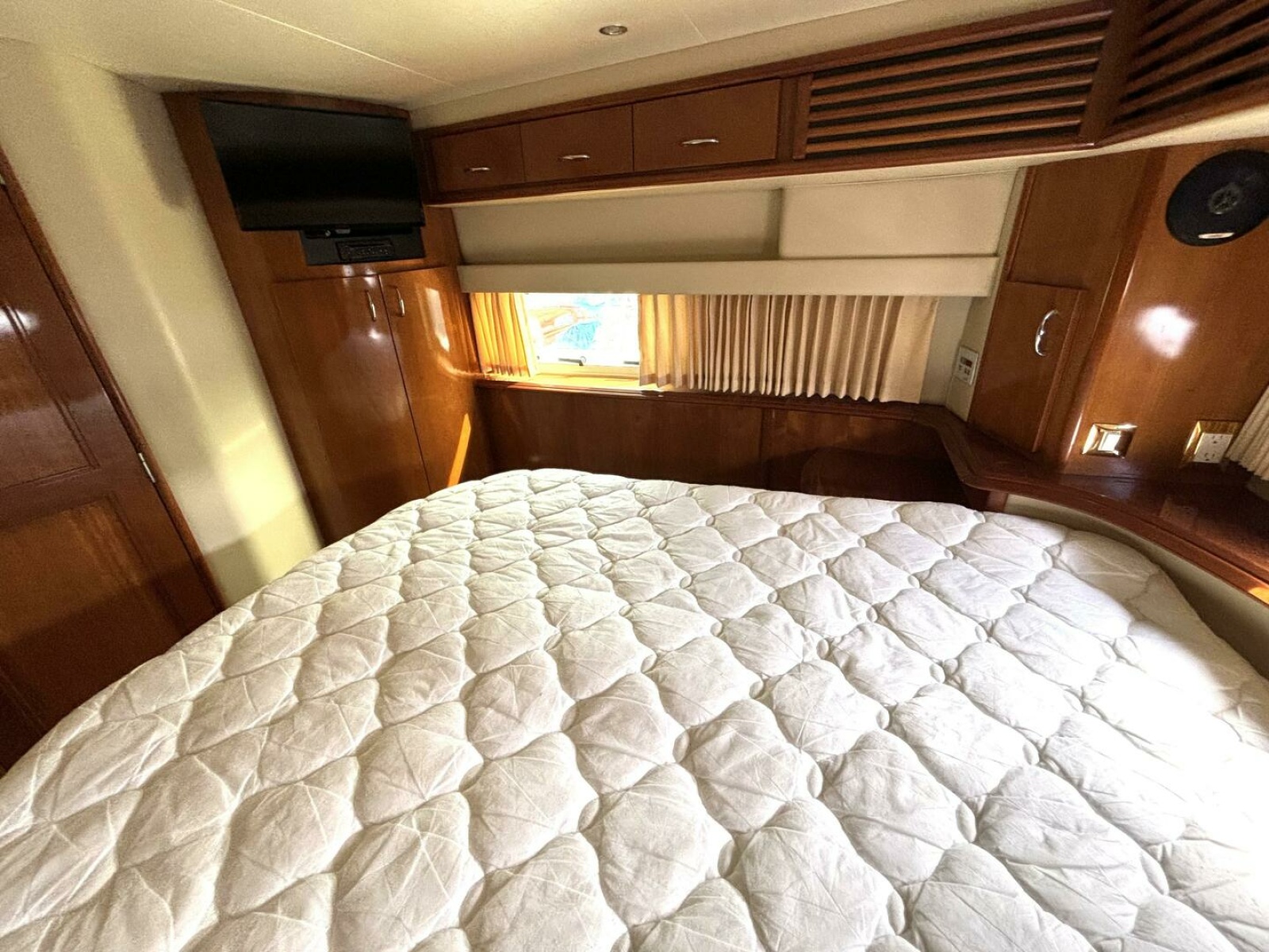 2003 Carver 396 Motor Yacht 39