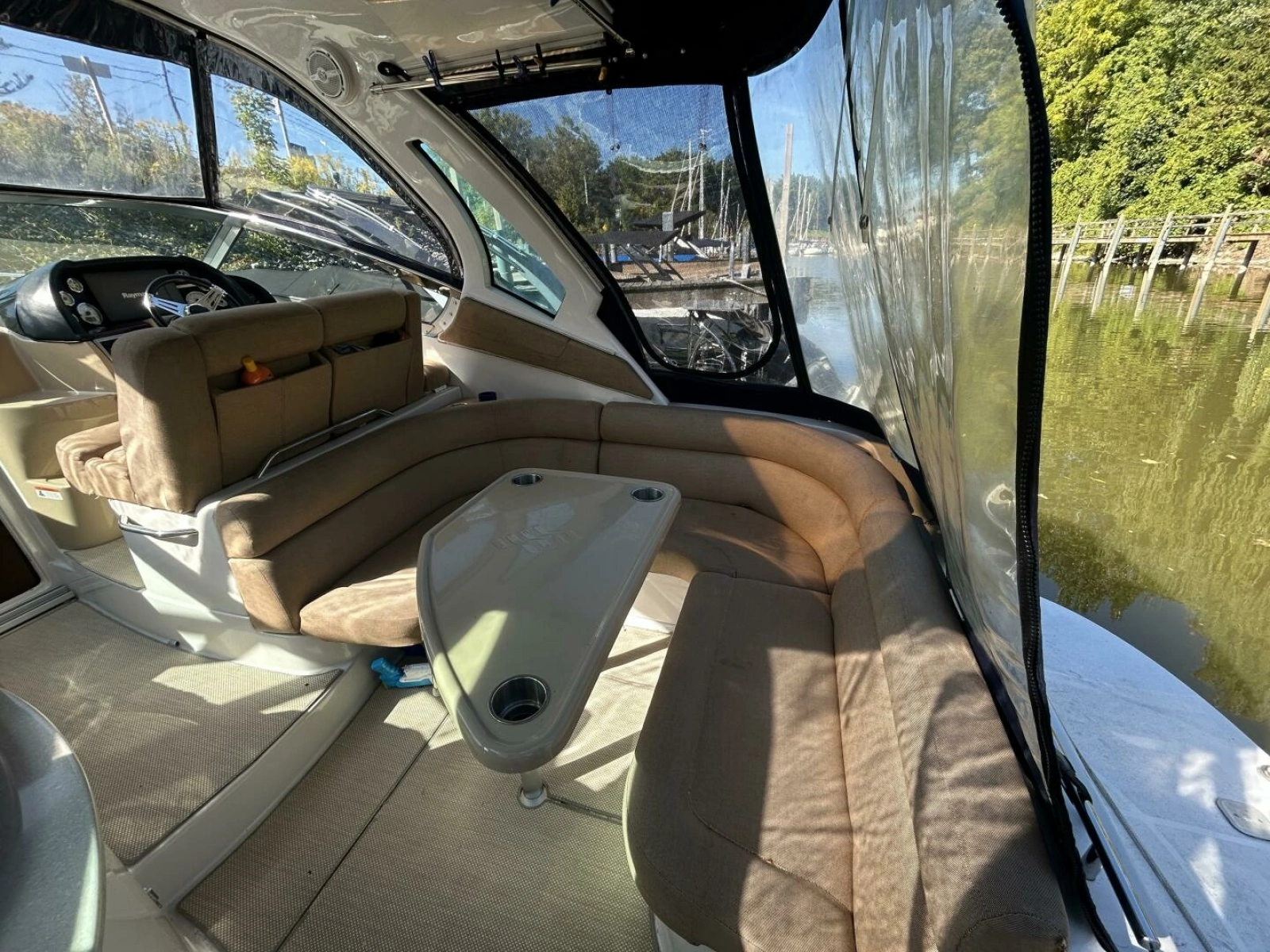 2011 Four Winns V335 33