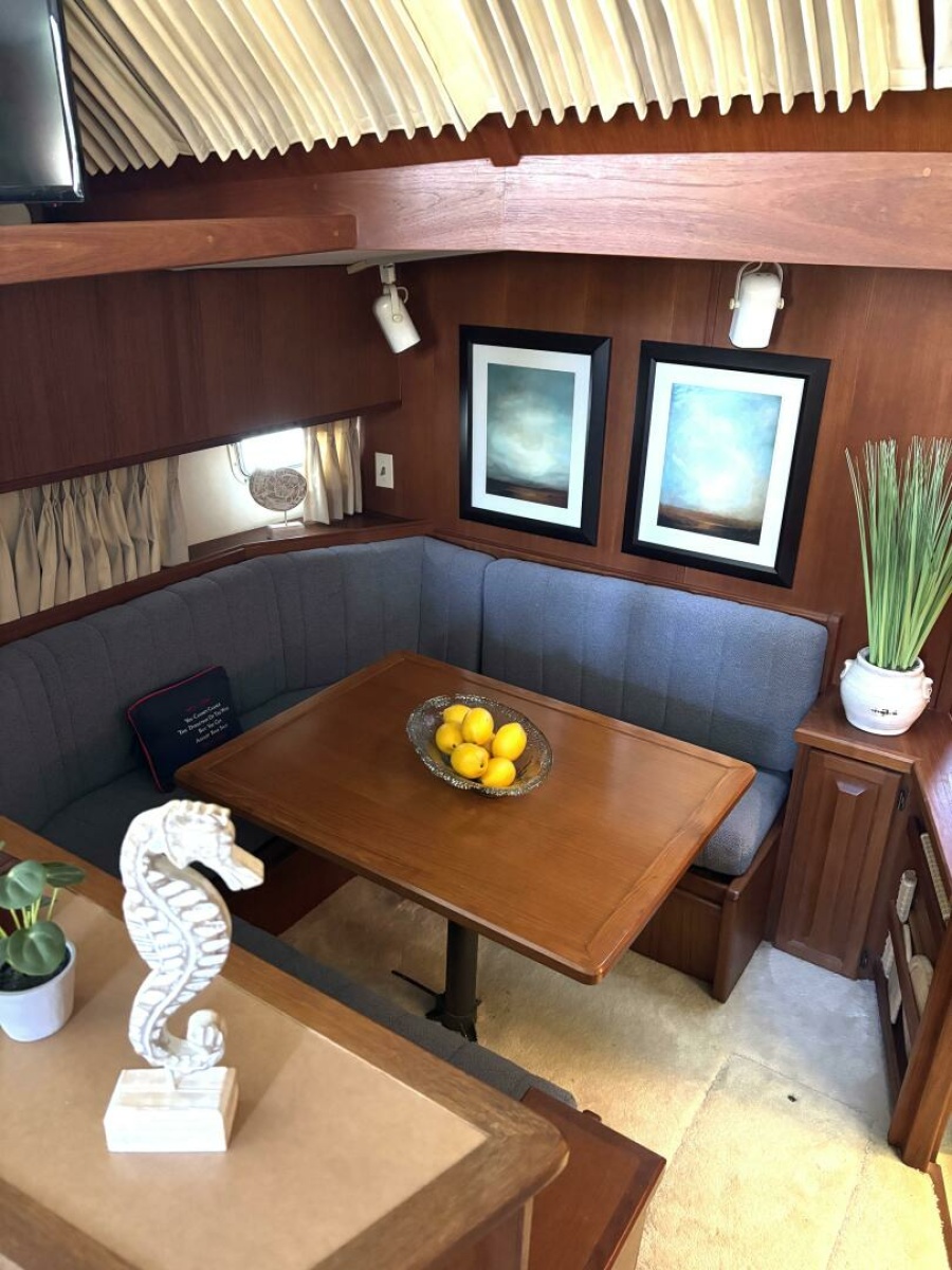1987 Viking Motor Yacht 44