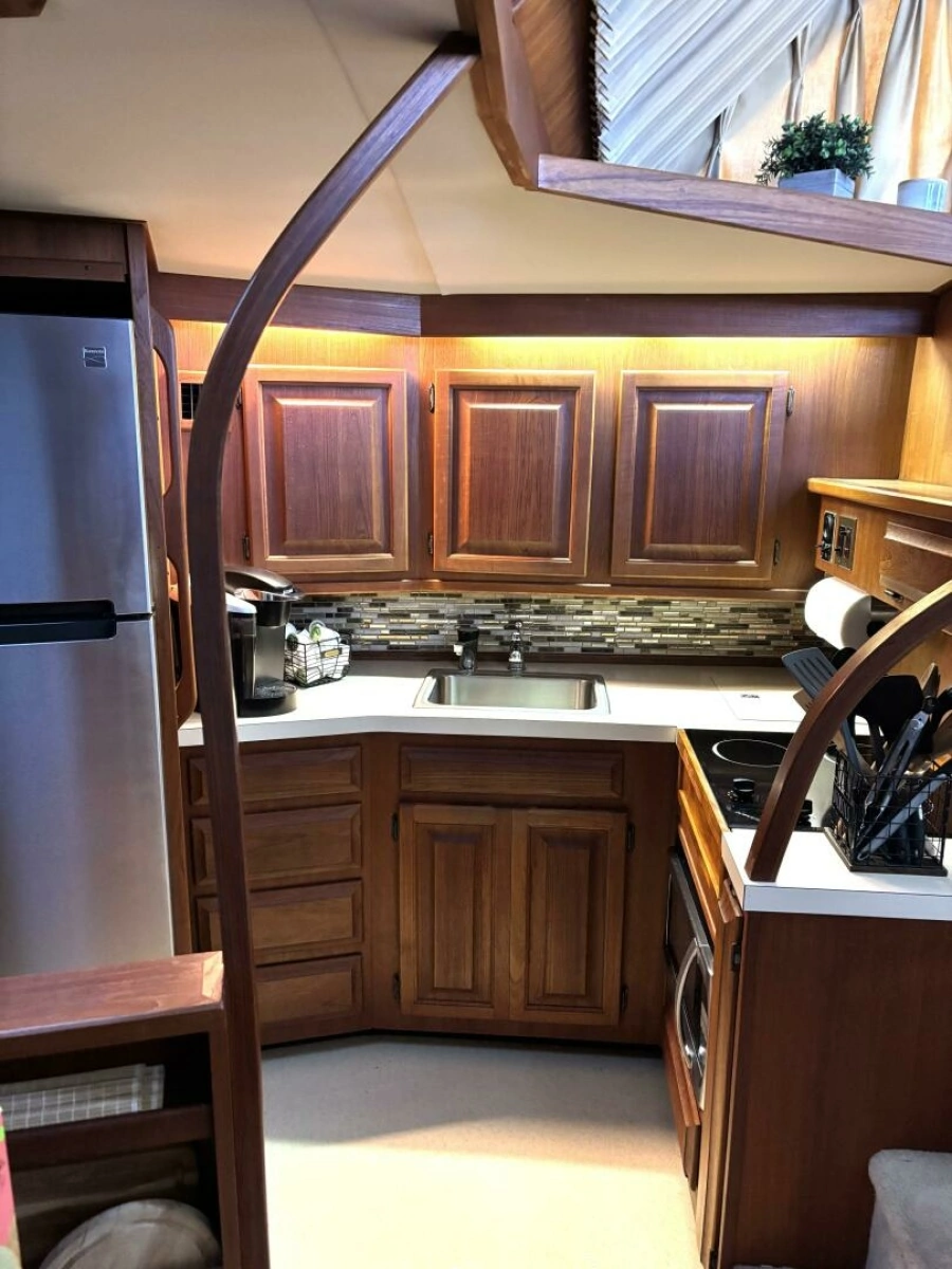 1987 Viking Motor Yacht 44