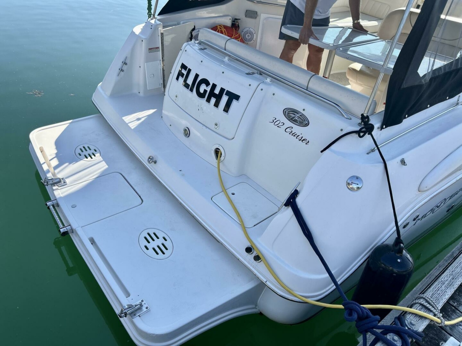 2003 Monterey 302 Cruiser 32